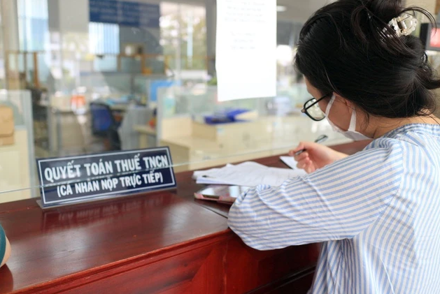Thuế thu nhập cá nhân có phải được tính trên tổng thu nhập hàng tháng của người lao động..?